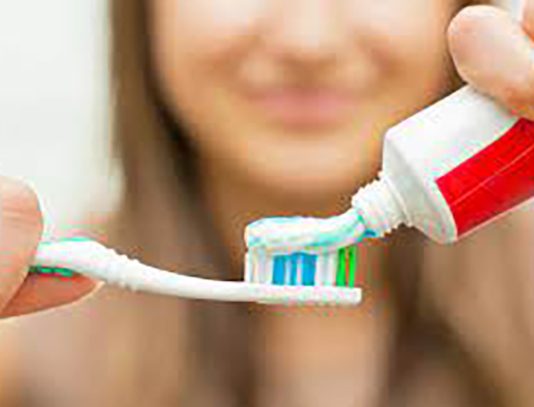 எலி மருந்தில் பல்துலக்கிய சிறுமிக்கு நேர்ந்த பரிதாபம் : எச்சரிக்கை செய்தி!!