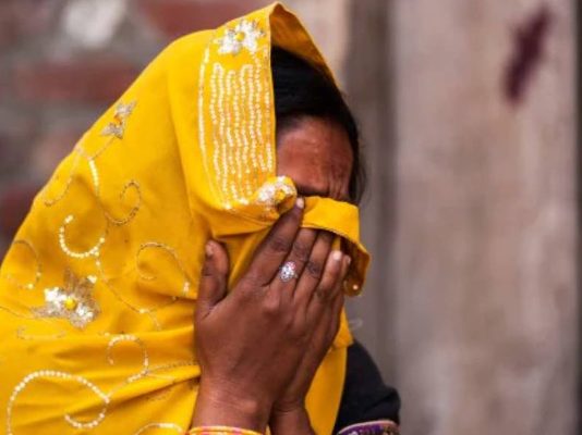 இ.ளம் பெ.ண்.ணுக்கு கணவர் உறவினர்களால் மாதக்கணக்கில் அ.ர.ங்கேறிய கொ.டு.மை!!