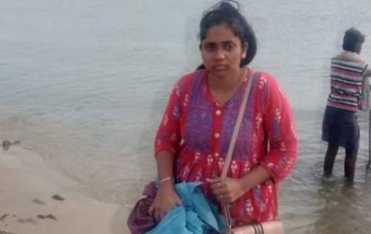 காதலனுக்காக விமானத்தில் பறந்து வந்த 20 வயது இலங்கை தமிழ்ப்பெண்: பாஸ்போர்டை பறிமுதல் செய்து கைது செய்த பொலிஸ்!! காரணம் இதுதான்…