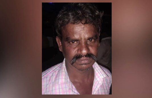 வீட்டிற்கு அருகில் சிறுநீர் கழித்தவருக்கு நேர்ந்த பரிதாபம் : நெஞ்சை உலுக்கும் சம்பவம்!!