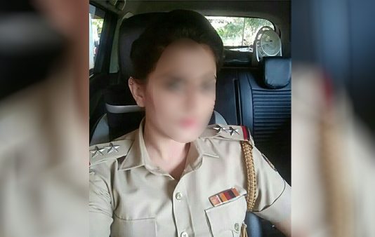 காதலன் தொந்தரவால் திருமணம் நிச்சயிக்கப்பட்ட பெண் போலீசுக்கு நேர்ந்த கதி!!