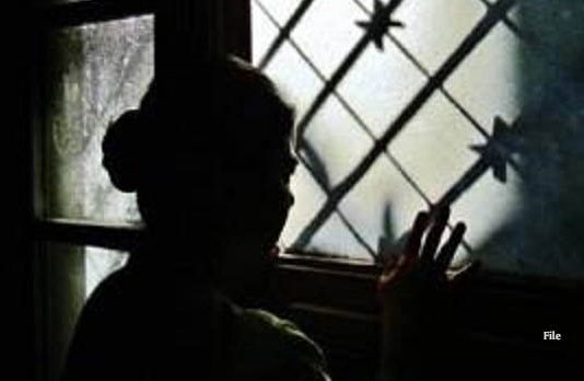 10 ஆண்டு திருமண வாழ்க்கை : 2 குழந்தைகள் பெற்ற பின்னர் ஆணாக மாறிய இளம்பெண் : அதிரவைக்கும் காரணம்!!