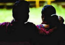 விடுதி அறையில் அ.ரை நி.ர்வாணத்தில் சடலமாக கிடந்த காதல் ஜோடி.. போலிஸ் விசாரணையில் வெளிவந்த பகீர் தகவல்!!