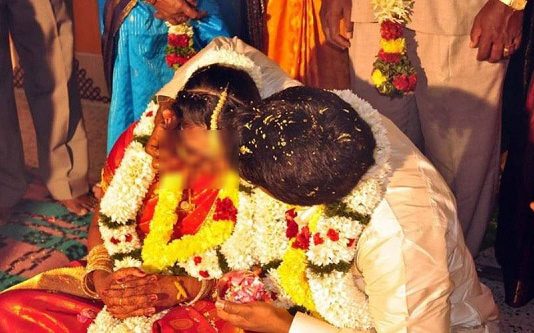 திருமணமான 4 ஆண்டுகளில் இளம்பெண்ணுக்கு நேர்ந்த பயங்கரம் : பெண்வீட்டாரும், மாப்பிள்ளை வீட்டாரும் மோதிகொண்டதால் பரபரப்பு!!