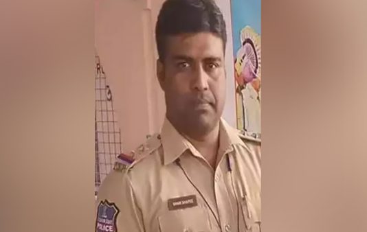 போலீஸ் எஸ் ஐ-க்கு ஆவேசமடைந்த நபரால் அரங்கேறிய பரிதாபம்!!