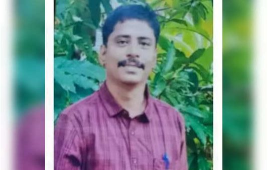 சக ஆசிரியர்கள் கொடுத்த அழுத்தம் : அரசுப் பள்ளி ஆசிரியருக்கு நேர்ந்த கதி!!