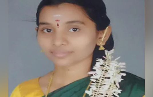 திடீரென இளம் பெண் உயிரிழப்பு : நீடிக்கும் மர்மம்!!