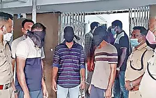 மனைவியை நண்பர்களுக்கு விருந்தாக்கி வீடியோ எடுத்த கணவன் : விசாரணையில் திடீர் திருப்பம்!!