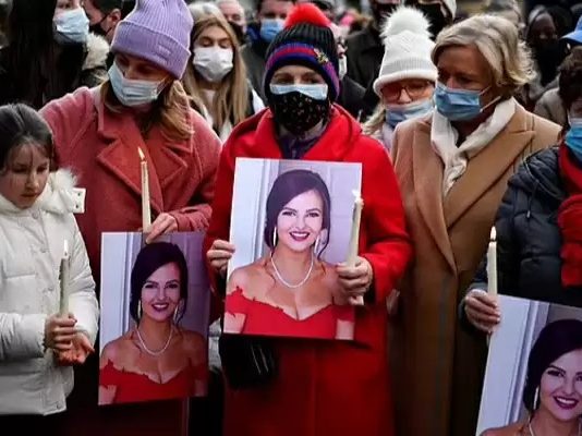 23 வயது பெண் டீச்சரை நடுரோட்டில் பட்டப்பகலில் கொலை : நெஞ்சை உலுக்கும் சம்பவம்!!