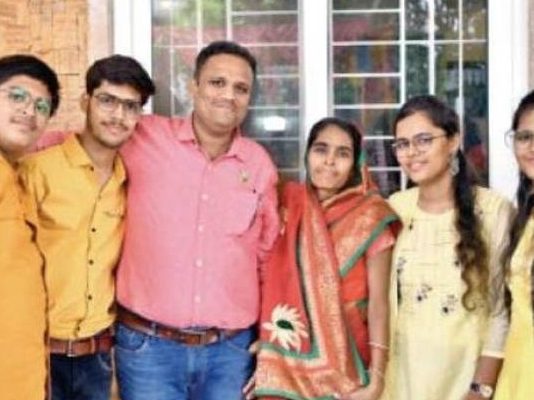 பல கோடிகள் பணத்தை துச்சமாக எண்ணி துறந்து யாசகம் பெற்று வாழும் கோடீஸ்வர குடும்பம் : வெளியான அதிர்ச்சி காரணம்!!