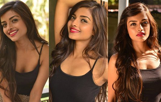 செதுக்கி வச்ச தேக்கு கட்ட.. தொடை அழகை எடுப்பாக தெரிய போஸ் கொடுத்த ஆஷ்னா சவேரி!!