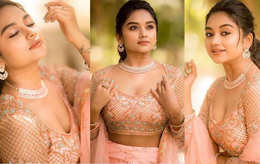 அந்த இடம் கொஞ்சம் கவர்ச்சி தூக்கலாதா இருக்கு.. இளசுகளை கிறங்கடிக்கும் போஸில் பிரபல சீரியல் நடிகை!!