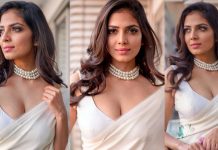 சப்போர்ட் இல்லாமயே நிக்குது… கவர்ச்சி போஸ் கொடுத்து ரசிகர்களை உறைய வைத்த மாளவிகா மோகனன்!!
