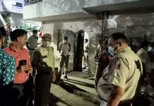 வீட்டை திறந்த போலிஸாருக்கு காத்திருந்த அதிர்ச்சி… சடலமாக இருந்த தாய், 2 மகள்கள் : விசாரணையில் பகீர்!!