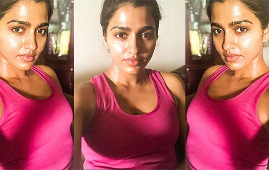 கவர்ச்சி உடையில் இணையத்தில் வலம் வரும் தன்ஷிகா ஹாட் போட்டோஸ்!!