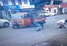 கேரளாவில் பெய்த பண மழை…. அரசு பேருந்தில் இருந்து பறந்த ரூபாய் நோட்டுகள் : அள்ளிச்சென்ற பொதுமக்கள்!!