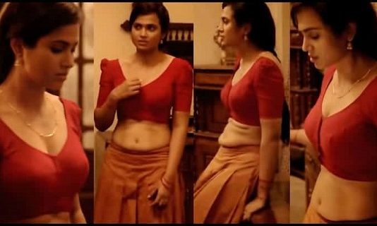 அந்தப் பூ படும்பாட்ட பாருங்க… ஆடையில்லாமல் புகைப்படத்தை வெளியிட்ட ரம்யா பாண்டியன்!!