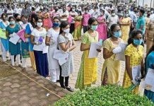 மாணவிகளின் உள்ளாடையை கழற்ற சொன்ன அதிகாரிகள்: நீட் தேர்வு மையத்தில் அதிர்ச்சி!!