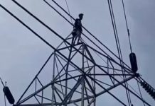 16 வயது சிறுமி காதலிக்காக உயர் மின்னழுத்த மின்கம்பத்தில் ஏறிய வாலிபர்!!