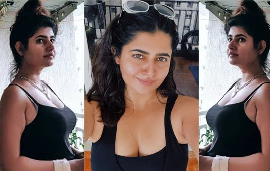 முன்னழகை காட்டி கவர்ச்சி போஸ்… சூட்டை கிளப்பும் ஆஷிமா நர்வால்!!