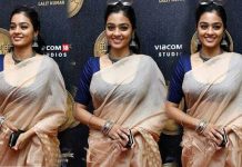 வெறும் முண்டா பனியனில் சட்டையை கழட்டி காட்டி சூடேற்றும் காயத்ரி ஷங்கர்!!
