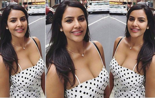 ததும்பும் இளமை.. டூ பீஸ் நீச்சல் உடையில் நடிகை பிரியா ஆனந்த்.. ஏக்கத்துடன் பார்க்கும் ரசிகர்கள்!!