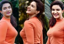 முன்னழகு எடுப்பாக தெரிய போஸ் கொடுத்து ஹனி ரோஸ்!!