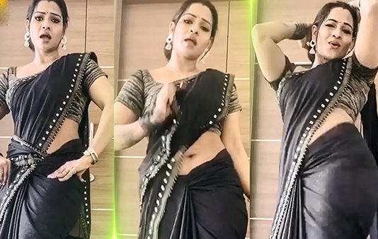 ஒரு நிமிஷம் சன்னி லியோன்-ன்னு நெனசிட்டோம்… ட்ரெஸ்-ஐ கிழித்து காட்டி வெறியேத்தும் லீஷா எக்லேர்ஸ்!!