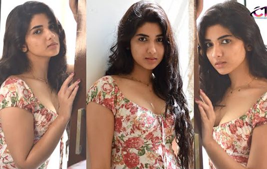 படுக்கையில் குப்புற படுத்தபடி சூடேற்றும் பிரக்யா நாக்ரா!!