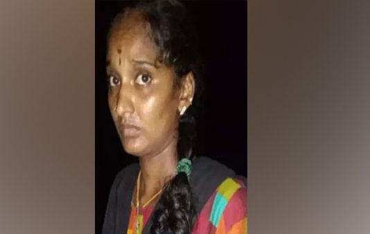 காதல் கணவனை வெட்டி கொன்ற மனைவி : இதயத்தை உலுக்கும் சம்பவம்!!
