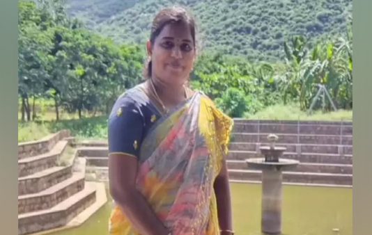 எச்எம் ரூமில் மாணவிகள்.. பள்ளி ஆசிரியை கடைசியாக பேசிய போன்கால் ஆடியோ : திடுக்கிடும் தகவல்!!