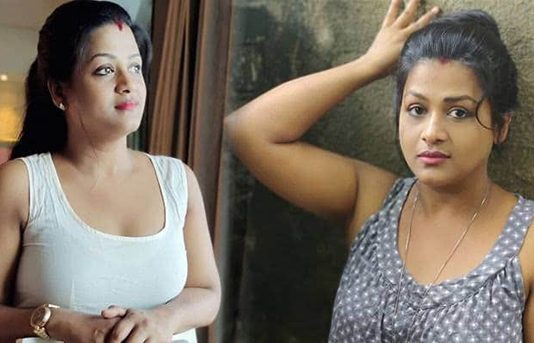 துப்பட்டா போடாமல் அப்பட்டமாக காட்டி சூடான போஸ் கொடுத்த ரிந்தியா!!