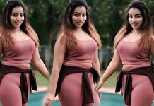இது மல்கோவா மாம்பழம்… கொழுக் மொழுக் ஒடம்ப காட்டி ஹாட் போஸ் கொடுத்த மாளவிகா மேனன்!!