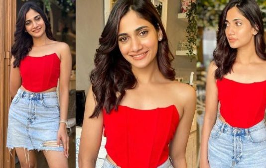 இதுவரை இல்லாத உச்ச கட்ட கவர்ச்சியில் லாஸ்லியா வெளியிட்ட ஹாட் போட்டோஸ்!!