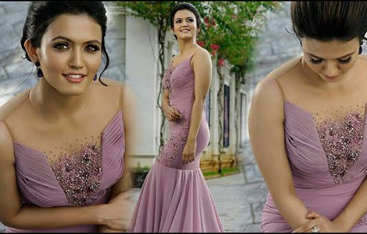 சிக்குன்னு காட்டி தூக்கலான கவர்ச்சியில் போஸ் கொடுத்த அபர்ணா தாஸ்!!