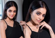 “கருப்பு வெள்ளை பூக்கள் உண்டா உன் கண்ணில் நான் கண்டேன்”.. ஜனனி Hot Photos..!!