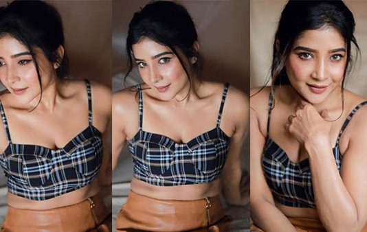 உச்சகட்ட கவர்ச்சியில் சாக்ஷி அகர்வால் ஹாட் போட்டோஸ்!!