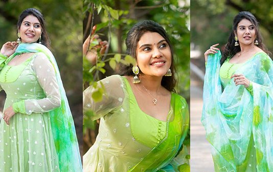 செதுக்கி வச்ச சிலை போன்ற உடம்ப சிக்குன்னு காட்டி இளசுகளை சுண்டி இழுக்கும் நிவிஷா!!