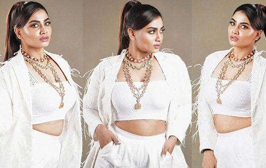 இப்படி காட்டினா உடம்பு இளச்சி போகும்.. கொழுக் மொழுக் உடம்பை மொத்தமா காட்டி கவர்ச்சி விருந்து வைத்த ஷிவானி!!