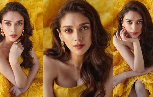 அந்த இடத்த அப்பட்டமாக காட்டும் அதிதி ராவ்.. வாயடைத்துப்போன ரசிகர்கள்!!