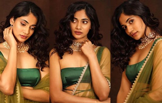 காத்தடிச்சா மானம் போயிடும்.. குட்டை உடையில் வாளிப்பான தொடையை காட்டி போஸ் கொடுத்த லாஸ்லியா!!