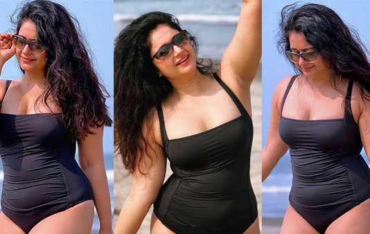 படு மோசமான உடையில் கும்முனு போஸ் கொடுத்த பூனம் பாஜ்வா!!