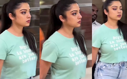 முன்னாடி மாதிரி இல்ல ரொம்ப மாறிட்டாங்க.. நடிகை வர்ஷா பொல்லம்மா ஹாட் போட்டோஸ்!!