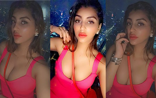 மல்கோவா மாம்பழம் போல கும்முன்னு இருக்கு.. முன்னழக அப்பட்டமாக காட்டிய யாஷிகா ஆனந்த்!!