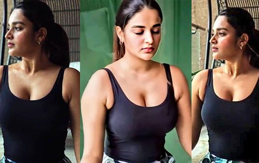 ஓப்பனா காட்டி தூக்கத்தை கெடுக்கும் நிதி அகர்வால் ஹாட் பிக்ஸ்!!