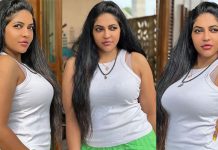 உடலோடு ஒட்டிய இறுக்கமான உடையில் முன்னழகை கும்முனு காட்டி இளசுகளின் தூக்கத்தை கெடுத்த ரேஷ்மா பசுப்புலேட்டி!!