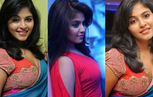 இது தொடையா இல்ல கர்லா கட்டையா? தீயாய் பரவும் அஞ்சலியின் போட்டோஸ்!!