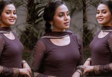 முண்டா பனியனில் முன்னழகை தூக்கி காட்டி இளசுகளை மூச்சு முட்ட வைத்த பவானி ஸ்ரீ!!