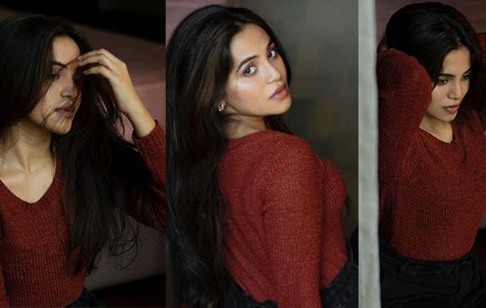 கவர்ச்சி உடையில் ஆள் அடையாமல் தெரியாமல் மாறிப்போன விடுதலை பட நடிகை!!