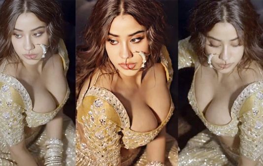 சொக்க வைக்கும் அழகில் இளசுகளை மயக்கும் ஜான்வி கபூர் ஹாட் போட்டோஸ்!!